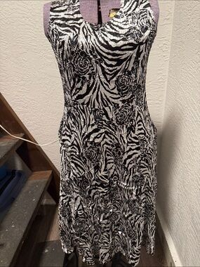 Black & White Zebra Rose Print Sleeveless Dress